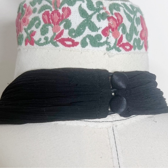 100% Silk Beaded Black Halter Dress from Maggie London - size 8 - Picture 5 of 7